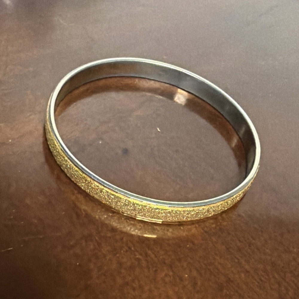 Small Vintage Monet‎ Signed Smooth & Textured Bangle Bracelet Bright Gold Tone